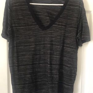 Splendid deepish v neck tee